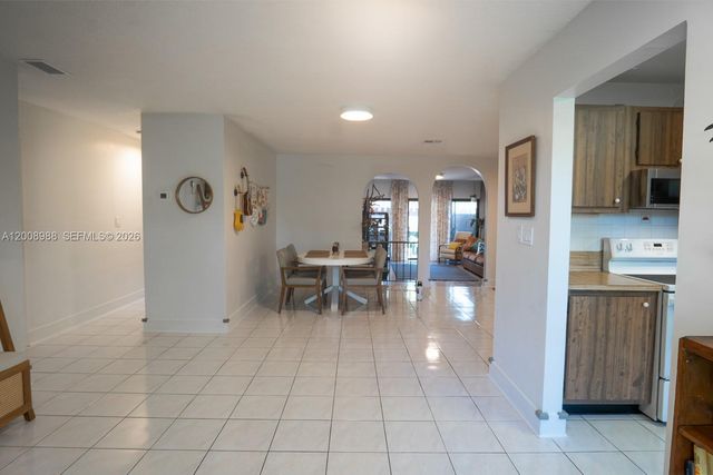 2366 SW 70th Way 4, Davie, FL 33317