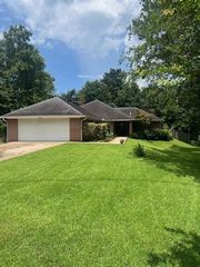 180 Beechwood Drive, Lumberton, TX 77657