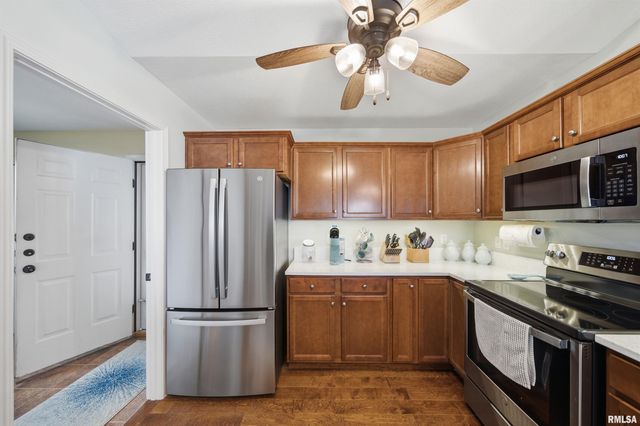 1423 CALVIN Drive, Washington, IL 61571