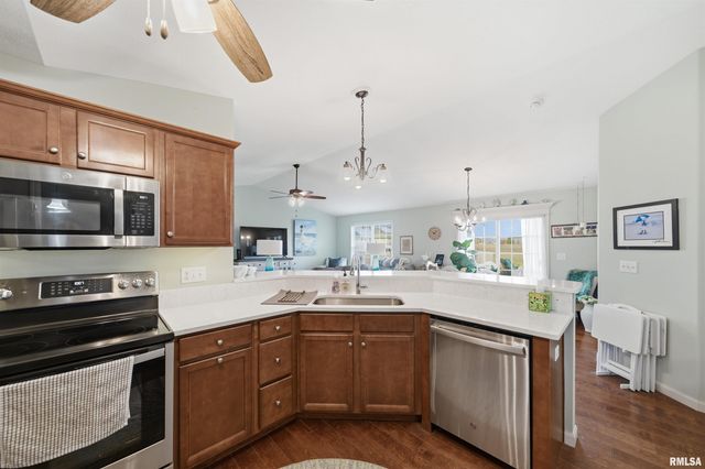 1423 CALVIN Drive, Washington, IL 61571