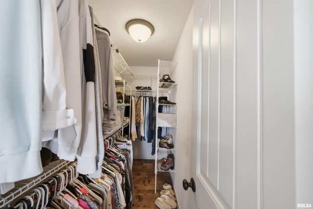 1423 CALVIN Drive, Washington, IL 61571