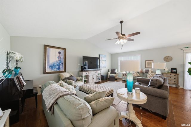 1423 CALVIN Drive, Washington, IL 61571