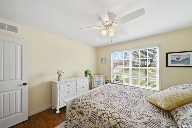 1423 CALVIN Drive, Washington, IL 61571