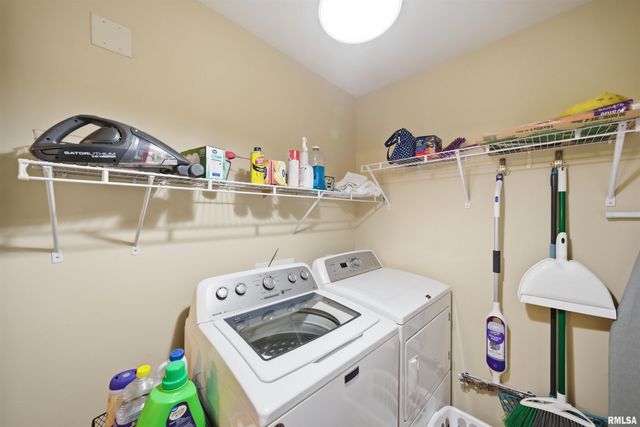 1423 CALVIN Drive, Washington, IL 61571