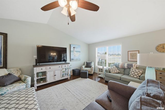 1423 CALVIN Drive, Washington, IL 61571