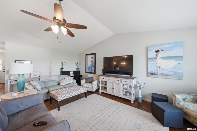 1423 CALVIN Drive, Washington, IL 61571