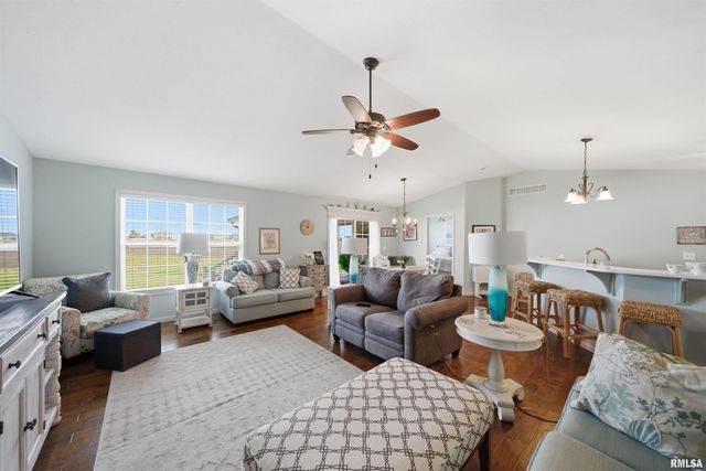 1423 CALVIN Drive, Washington, IL 61571