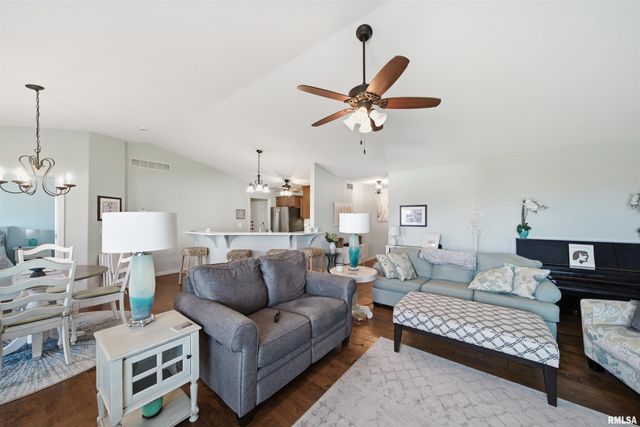 1423 CALVIN Drive, Washington, IL 61571