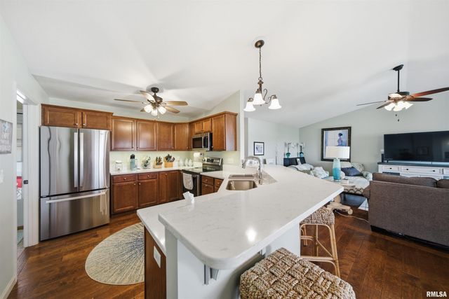 1423 CALVIN Drive, Washington, IL 61571