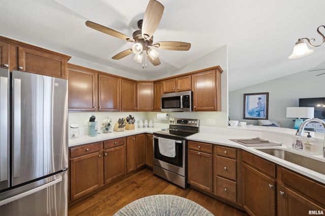 1423 CALVIN Drive, Washington, IL 61571