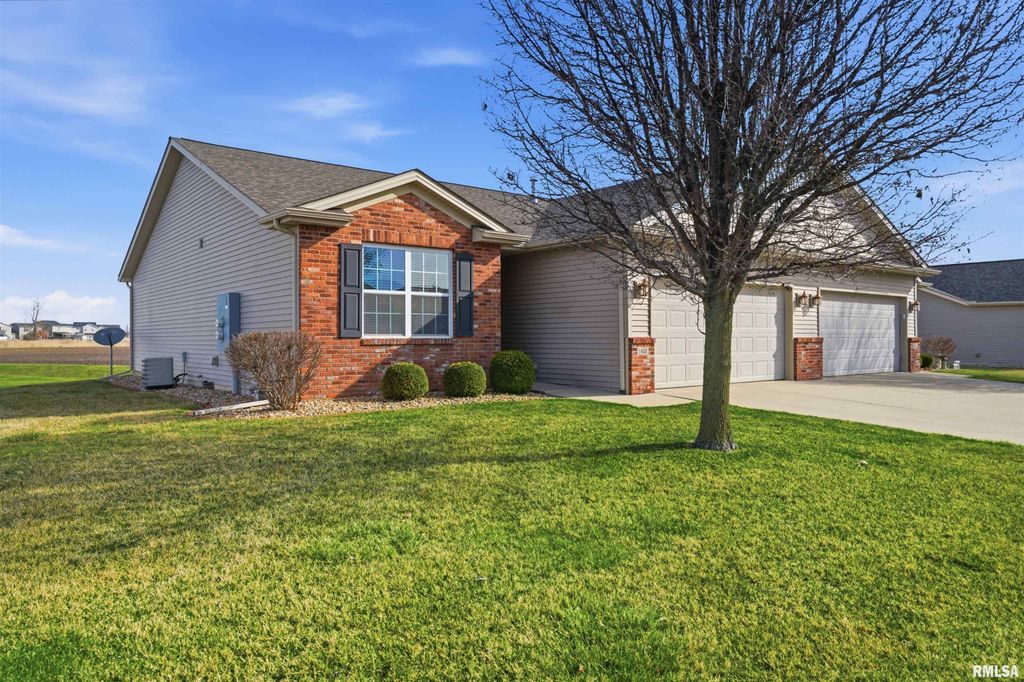 1423 CALVIN Drive, Washington, IL 61571