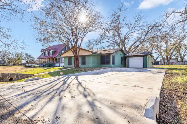 436 E El Camino Real, Weatherford, TX 76087