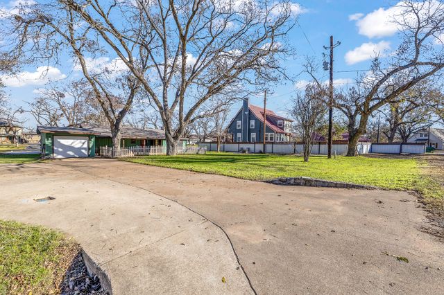 436 E El Camino Real, Weatherford, TX 76087
