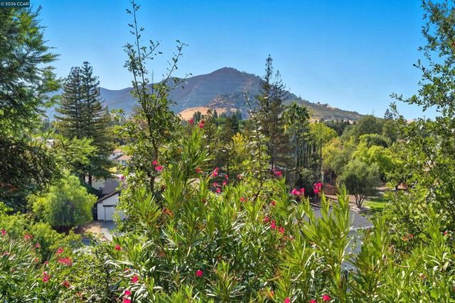 23 Mt Wilson Way, Clayton, CA 94517