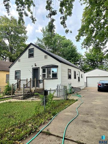 1428 E 5th St Street, Sioux Falls, SD 57103