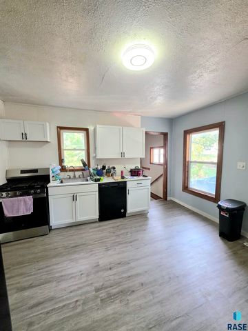1428 E 5th St Street, Sioux Falls, SD 57103