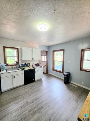 1428 E 5th St Street, Sioux Falls, SD 57103