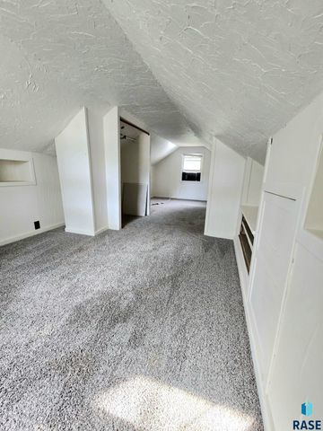 1428 E 5th St Street, Sioux Falls, SD 57103