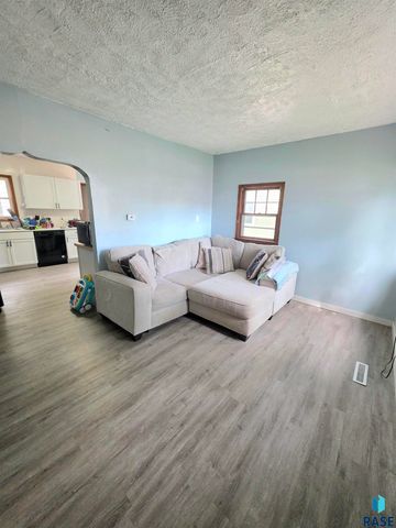 1428 E 5th St Street, Sioux Falls, SD 57103