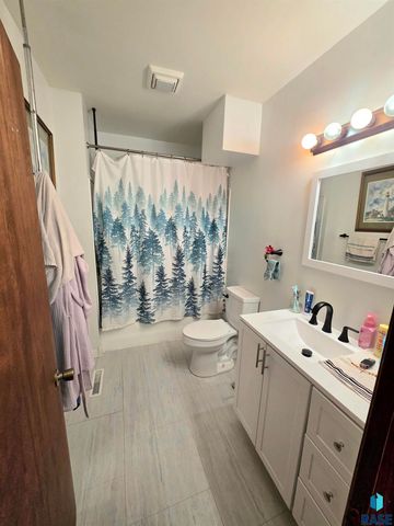 1428 E 5th St Street, Sioux Falls, SD 57103
