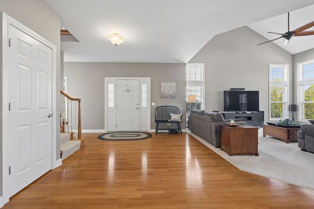 26404 W Red Apple Road, Plainfield, IL 60585