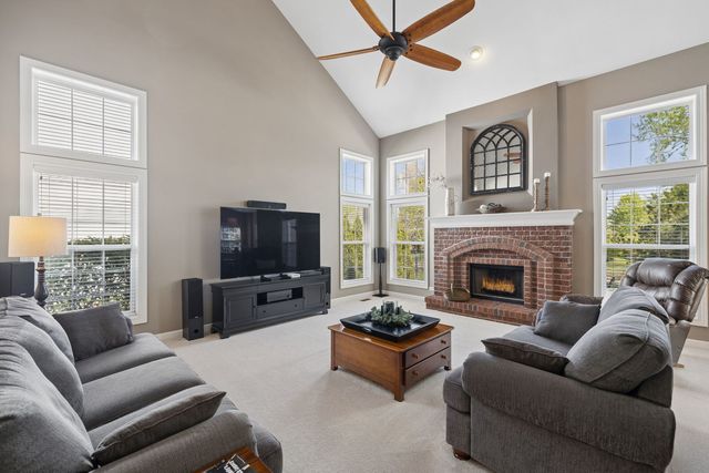 26404 W Red Apple Road, Plainfield, IL 60585