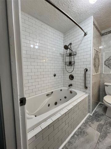 351 Lakeside Lane 104, Houston, TX 77058