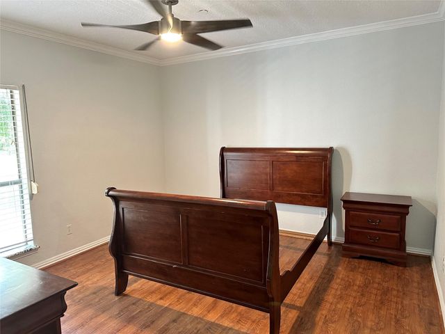 351 Lakeside Lane 104, Houston, TX 77058