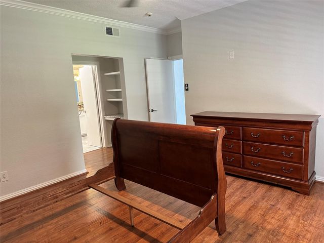 351 Lakeside Lane 104, Houston, TX 77058