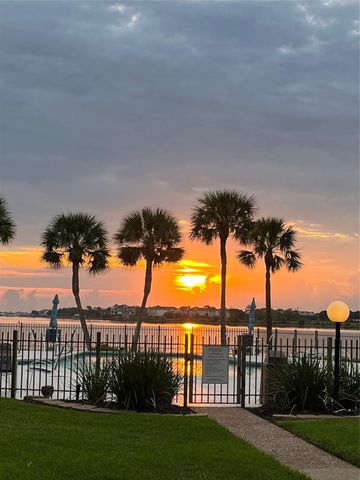 351 Lakeside Lane 104, Houston, TX 77058