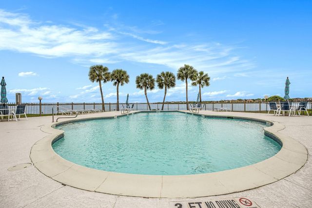 351 Lakeside Lane 104, Houston, TX 77058