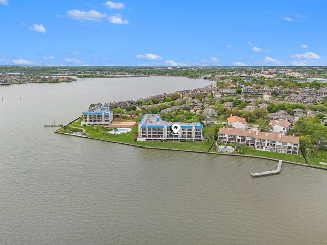 351 Lakeside Lane 104, Houston, TX 77058
