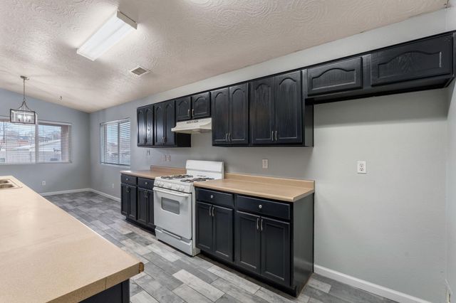 6847 Calle Cielo Avenue SW, Albuquerque, NM 87121