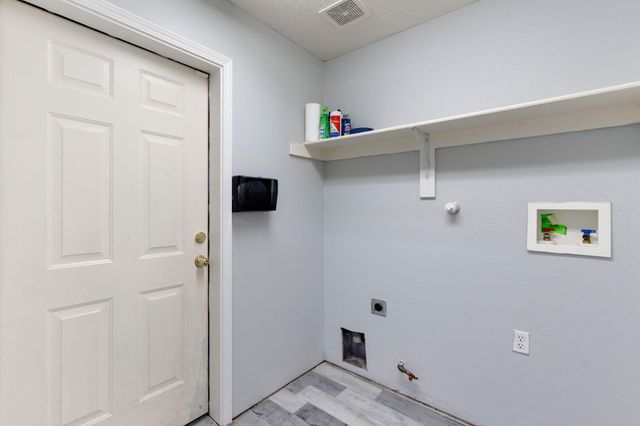 6847 Calle Cielo Avenue SW, Albuquerque, NM 87121