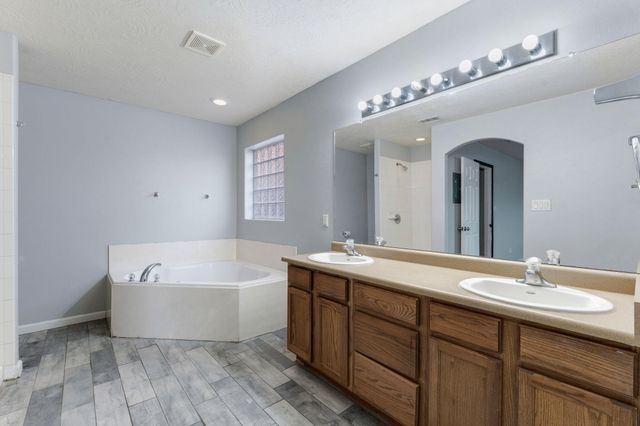 6847 Calle Cielo Avenue SW, Albuquerque, NM 87121