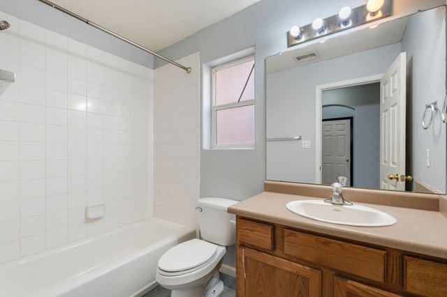 6847 Calle Cielo Avenue SW, Albuquerque, NM 87121