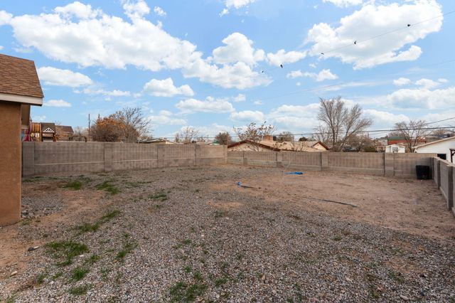 6847 Calle Cielo Avenue SW, Albuquerque, NM 87121