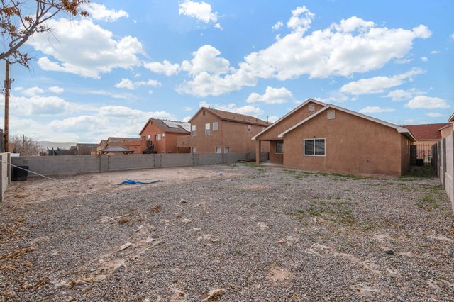 6847 Calle Cielo Avenue SW, Albuquerque, NM 87121