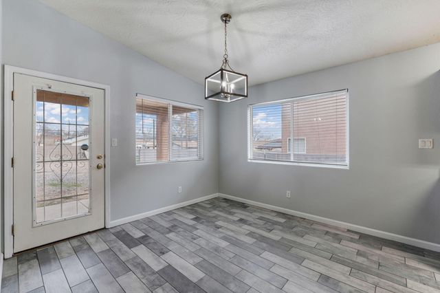 6847 Calle Cielo Avenue SW, Albuquerque, NM 87121