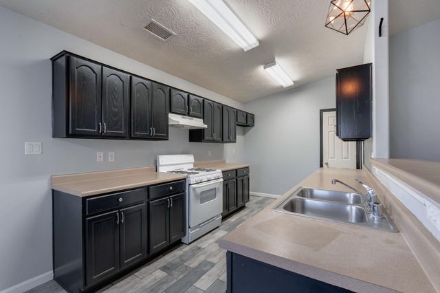 6847 Calle Cielo Avenue SW, Albuquerque, NM 87121