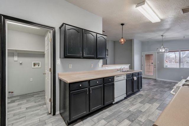 6847 Calle Cielo Avenue SW, Albuquerque, NM 87121