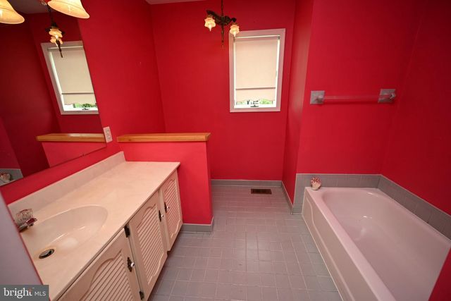 28 JACKIE DR., Trenton, NJ 08648