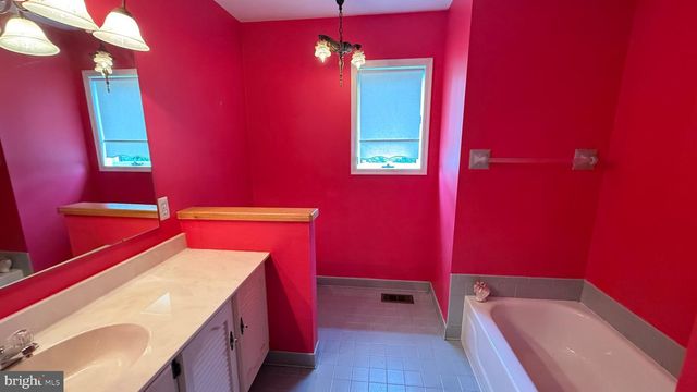 28 JACKIE DR., Trenton, NJ 08648