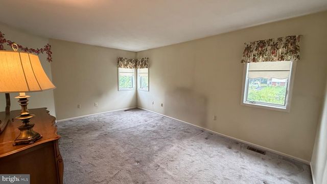 28 JACKIE DR., Trenton, NJ 08648