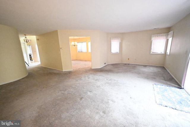 28 JACKIE DR., Trenton, NJ 08648
