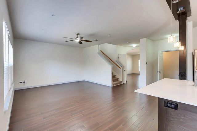 10900 Gerald Allen LOOP, Austin, TX 78748