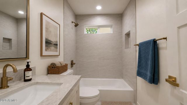 1707 W HIGHLAND Avenue, Phoenix, AZ 85015