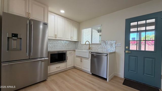 1707 W HIGHLAND Avenue, Phoenix, AZ 85015