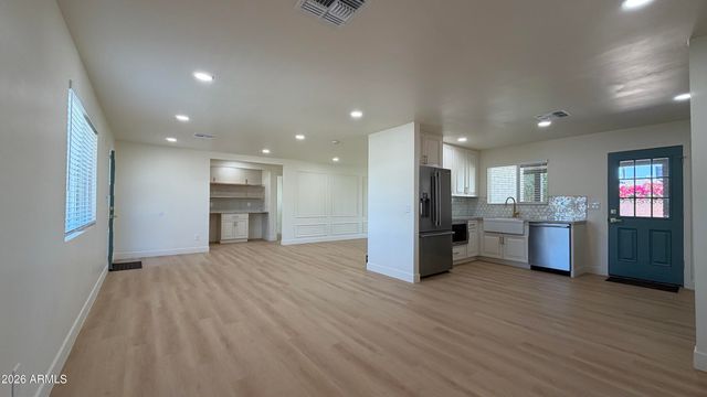 1707 W HIGHLAND Avenue, Phoenix, AZ 85015