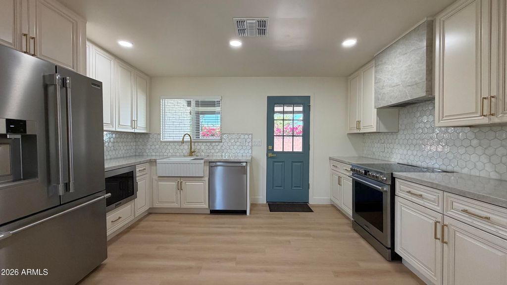 1707 W HIGHLAND Avenue, Phoenix, AZ 85015 — photo 2
